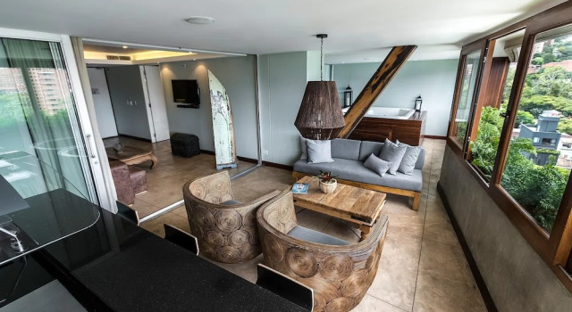 Номер Standard с балконом The Charlee Hotel