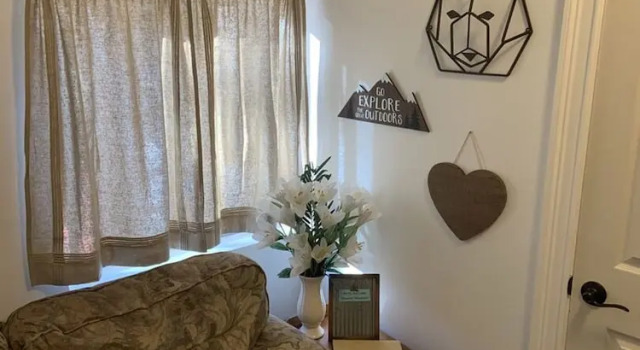 Suite 1 Schlafzimmer mit Balkon It's About Time Studio