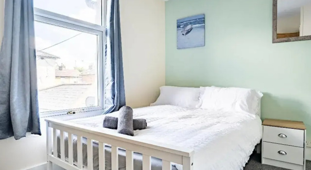 Maidstone - Sleeps 6 - Parking - Garden - 96ws