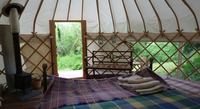 Тент Ceridwen Glamping, double decker bus and Yurts