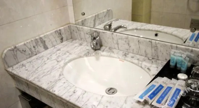 Hongtai Hotel (Weifang Railway Station), Boek Hotel Weifang Shandong