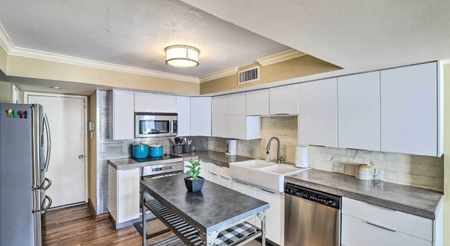 Апартаменты с 2 комнатами Private Pool: Charming Townhome 5 Mi to Nrg!