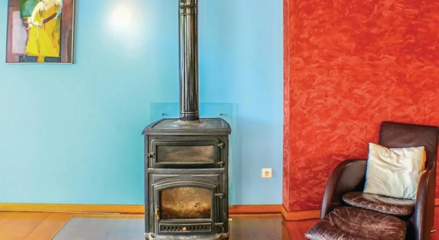Stunning Home in Porto Rafti, Attiki With Wifi and 5 Bedrooms, Забронировать Отель Отели Маркопоуло - Месогаиа с парковкой, Парковка