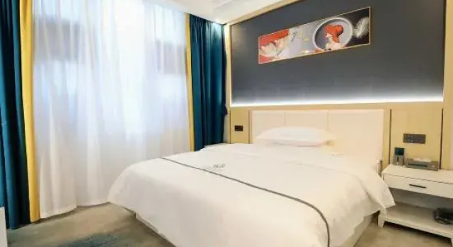Люкс Deluxe Four Seasons Holiday Inn Prestige