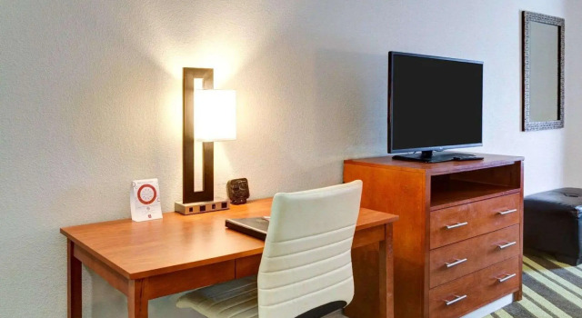 Четырёхместный люкс Comfort Suites Denham Springs
