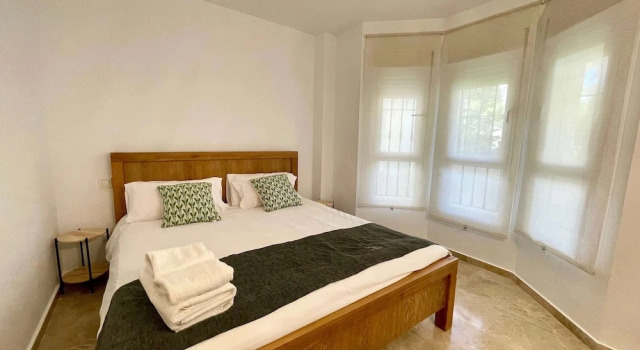 Коттедж Modern 3 Bedroom Pool Access Apartment F-7