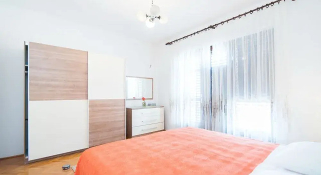 Apartment Mirjana, Rezerwuj Apartament Hotele w Split-Dalmatia County z parkingiem, Parking