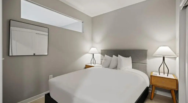 Люкс WhyHotel by Placemakr Alexandria