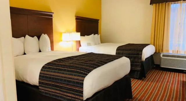 Четырёхместный люкс c 1 комнатой Spark by Hilton Alpharetta Roswell