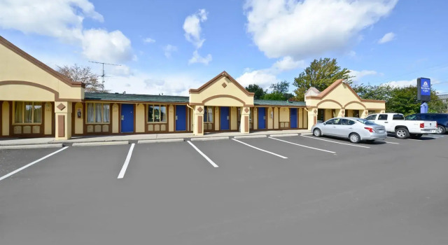 Люкс Americas Best Value Inn & Suites Warren Detroit