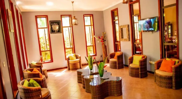 Lush Garden Business Hotel