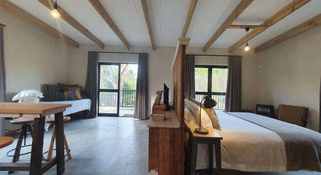 Студия Deluxe с балконом Avo&Oak Guesthouse