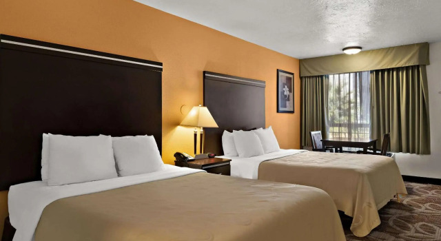 Quality Inn Saint George South Bluff, Buchen Sie Hotel Hotels in Utah mit Parkplatz, Parkplätze