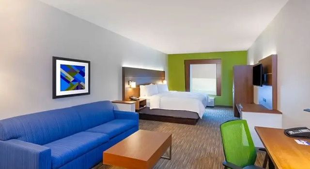 Люкс Holiday Inn Express Hotel & Suites PORT ARTHUR by IHG