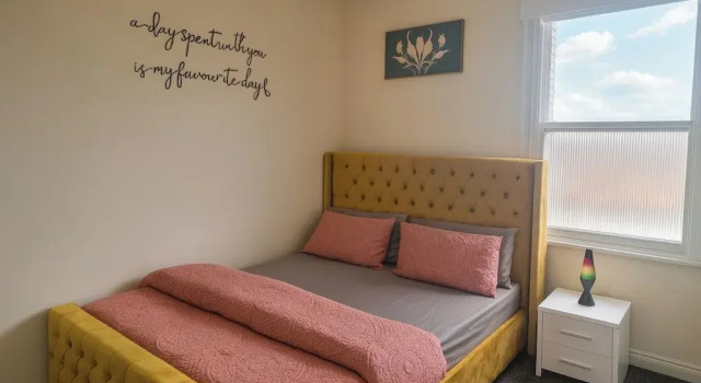 2 Bed - Sleeps 6 - Private Balcony - City Centre, Забронировать Апартаменты/квартира Апартаменты Вулвергемптона, рядом с Wolverhampton City Council, Апартаменты/квартира