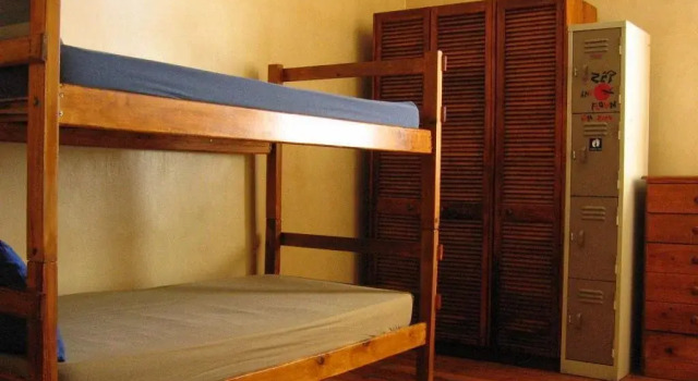 Carnival Court Backpackers - Hostel, Забронировать Хостел Хостелы Кейптауна, рядом с Mediclinic Cape Town, Хостел