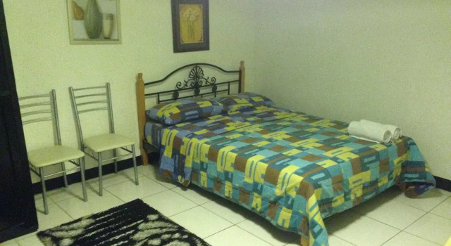 Khalinirah Guest House, Reservar Casa de hóspedes Pensões em Subic, Casa de hóspedes