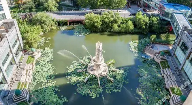 Люкс с красивым видом из окна Lakeside Hotel