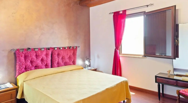 Charming Holiday Home in Sciacca With Swimming Pool, Book Hotel Hotels in Sciacca with a Pool, Swimming Pool