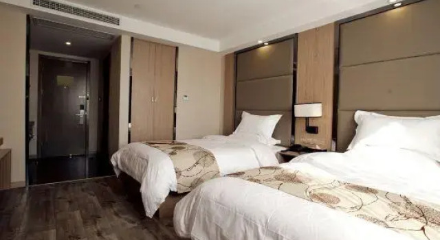 Jinji Hotel, Book Hotel Zhoupu Shanghai, nær Pusan Road Station