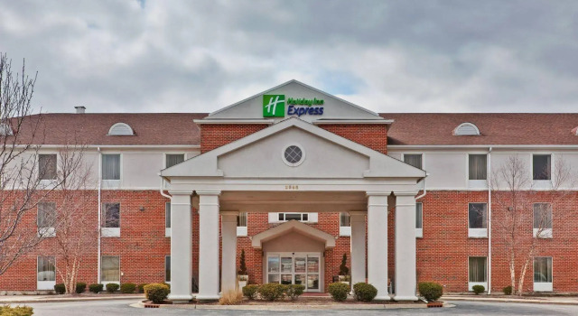 Holiday Inn Express Hotel & Suites Chicago-Algonquin by IHG, Book Hotel Algonquin Chicago Metropolitan Area