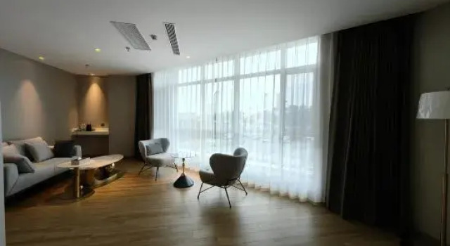 Люкс Deluxe Magnotel Hotel (Xinji Guoji Pigecheng Wanda Plaza)