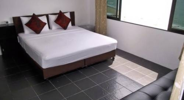 Tri Trang Beachfront Apartments with Stunning Views, Забронировать Апартаменты/квартира Отели Южного Таиланда с парковкой, Парковка
