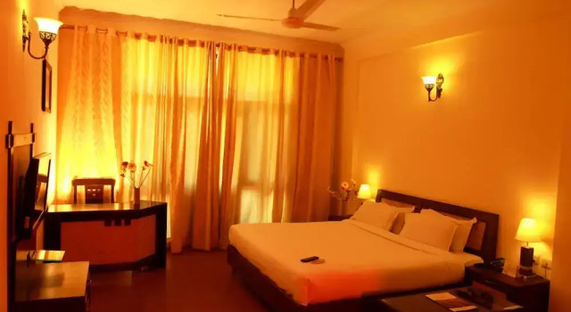 Naturoville Vedic Retreat, Rezerwuj Hotel Hotele w Uttarakhand z basenem, Basen