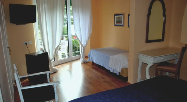 Двухместный номер Comfort с балконом и с видом на сад Hotel Ausonia