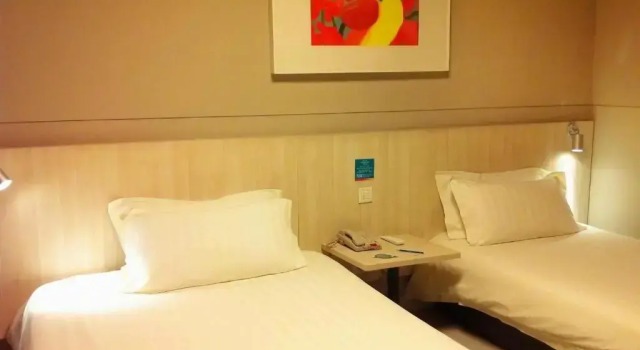 Двухместный номер Standard Jinjiang Inn Wuhan Wuchang Railway Station