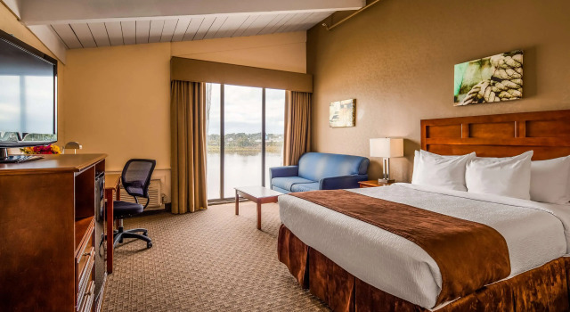 Двухместный номер Standard с видом на воду Best Western Adams Inn Quincy-Boston
