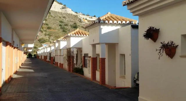Коттедж с 2 комнатами Lovely House with views in Marina del Este