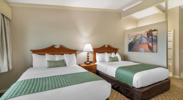 Четырёхместный номер Standard The Inn at Gran View Ogdensburg, an Ascend Collection Hotel