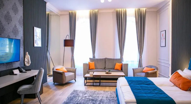 House Of Charles, Book Hotel Carei Satu Mare