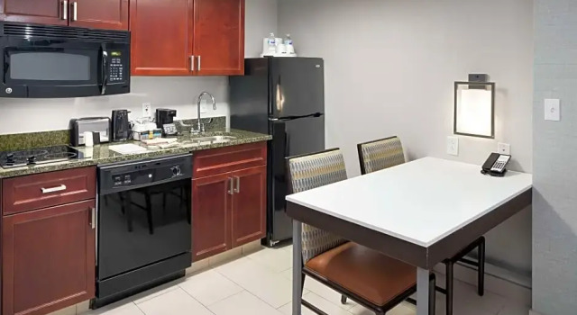 Двухместный люкс c 1 комнатой Hampton Inn & Suites Memphis-Beale Street