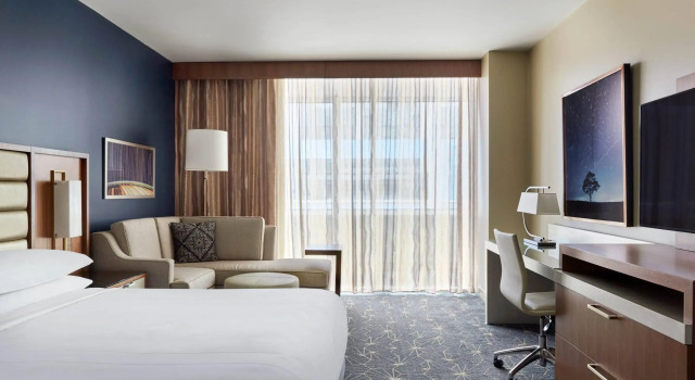 Marriott Marquis Houston, Забронировать Отель Хьюстон - центр города Хьюстон, рядом с Станция хьюстонского скоростного трамвая "Белл"