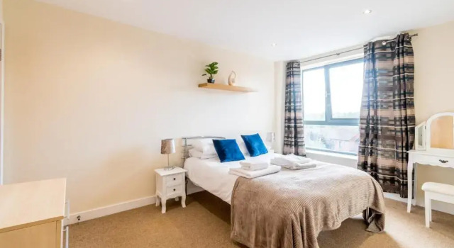 Spacious City 2 Bed, 2 Bath, FREE PARKING & WiFi