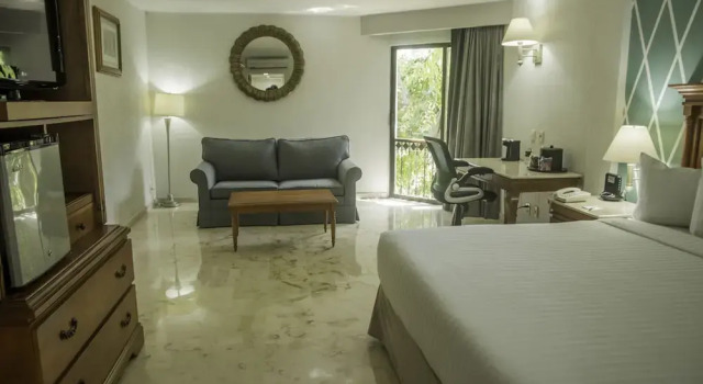 Номер Standard Capital Plaza Hotel