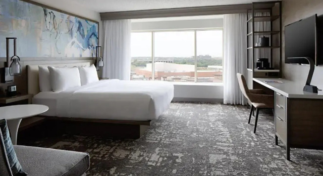 Номер Standard Marriott Dallas Las Colinas