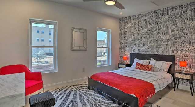 Апартаменты Upscale + Unique Townhome in University City!