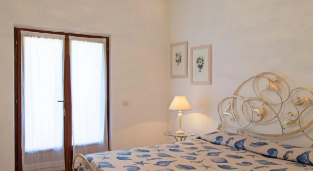 Uniquely located, quiet, facing the sea. 3 +1 pax sea 80m.-SCRITTORE VILLA, Book Villa Capoliveri Elba