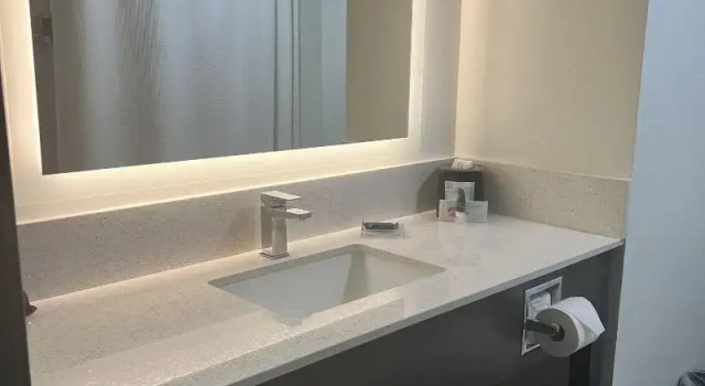 Четырёхместный номер Standard Four Points by Sheraton Greensboro Airport