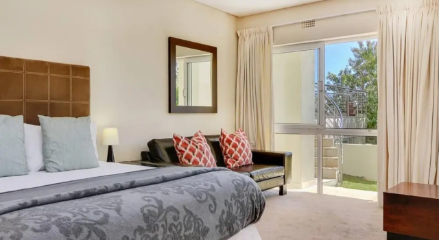 Spacious Family Home With sea Views Private Pool and Garden 100 Geneva, Забронировать Отель Отели Cape Peninsula 3 звезды, 3*