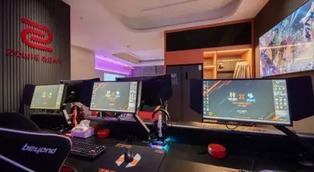 Кровать в общем номере BUFF Esports Hotel