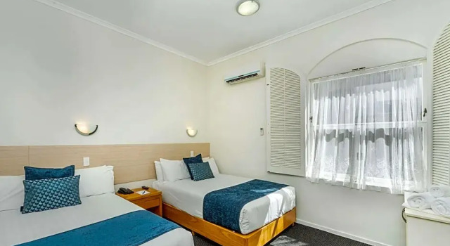 Четырёхместный семейный номер Standard Ramada by Wyndham, Hamilton City Center