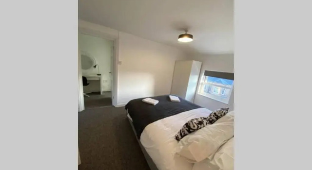 Апартаменты Contemporary 2 Floor Flat with Sea Views!