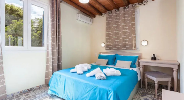 Люкс с балконом Stafylos Suites & Boutique hotel