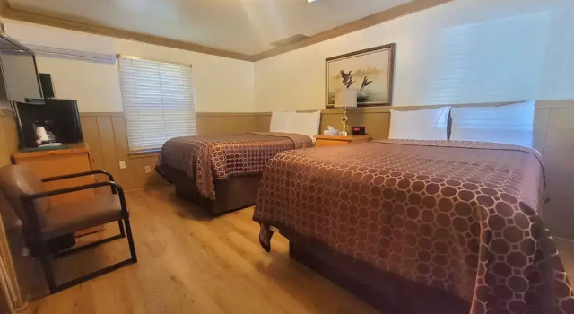 Четырёхместный номер Standard Kernville Inn