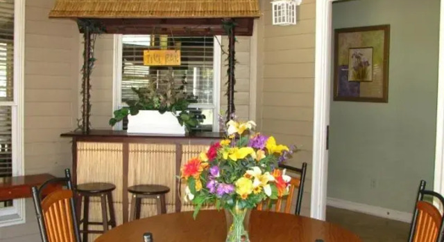 Коттедж с 5 комнатами Spruce Hill Inn & Cottages