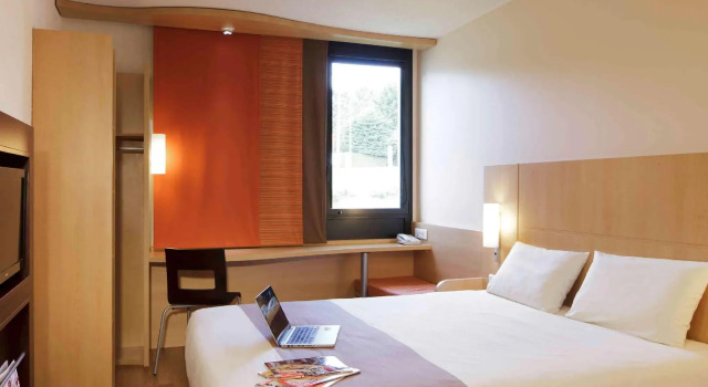 Standart çift kişilik oda ibis Guingamp